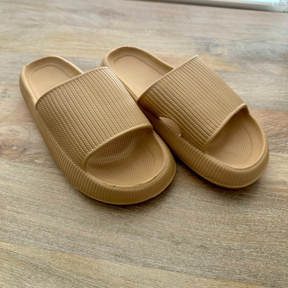 Cushion Slides - New never worn
